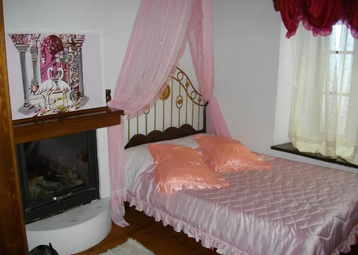 Mansion Theodora 마크리니차