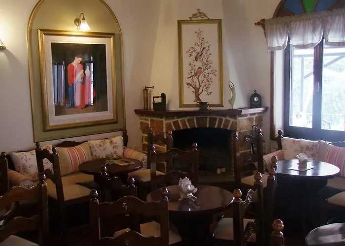 Mansion Theodora 3* 마크리니차